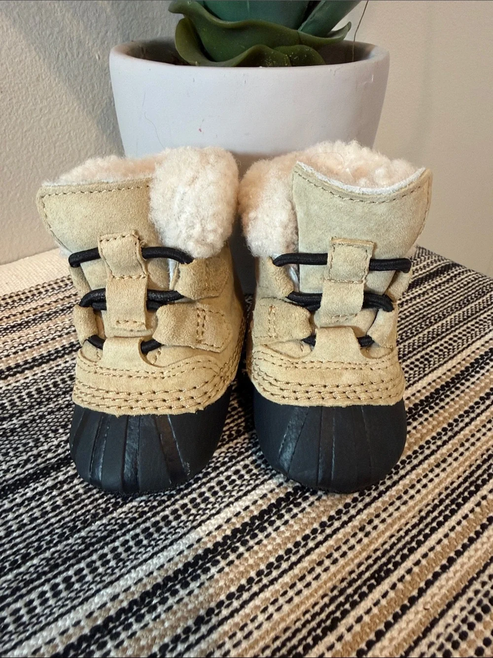 SOREL CARIBOOTIE NEWBORN BOOTIES SHOES BOOTS TAN INFANTS BOYS GIRLS SIZE 2